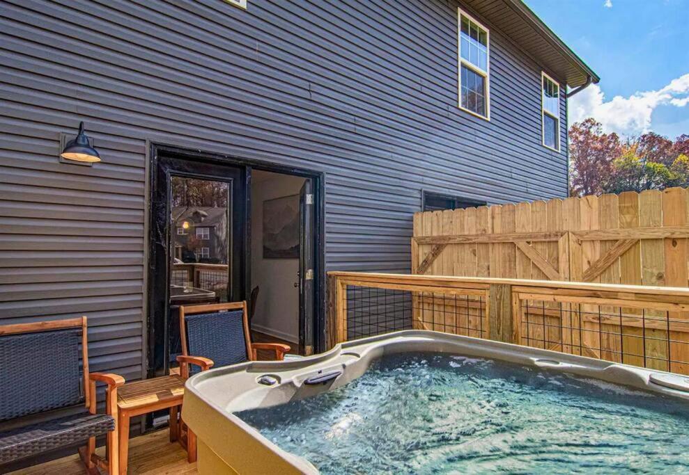 Willow Trace: Family Retreat, Hot Tub, Gaming! Пиджен-Фордж Экстерьер фото